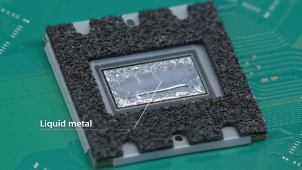 PlayStation 5 Metallo liquido