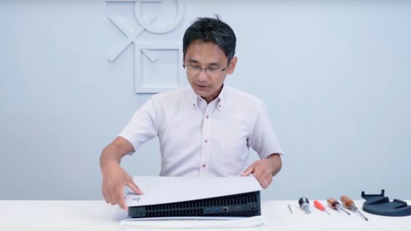 PlayStation 5 smontaggio pannelli